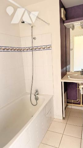 NANTES - ST FELIX - Appartement de type 2 avec ascenseur, cave et parking