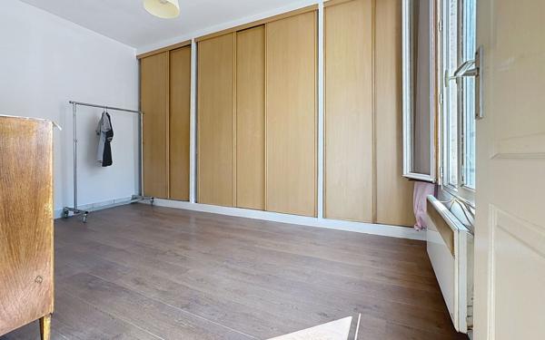 Appartement à vendre    2 pièces • 33 m2 Paris 10