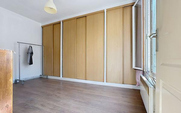 Appartement à vendre    2 pièces • 33 m2 Paris 10