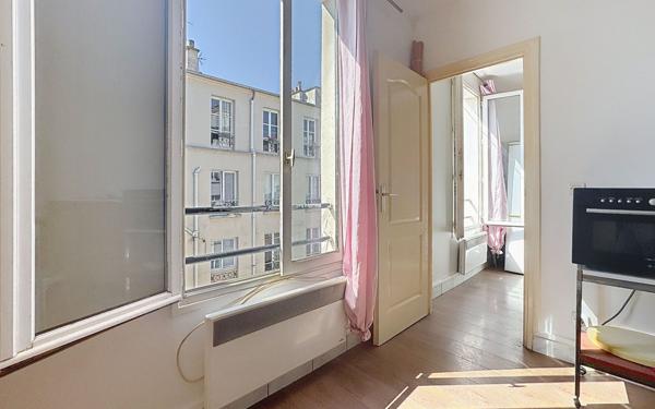 Appartement à vendre    2 pièces • 33 m2 Paris 10