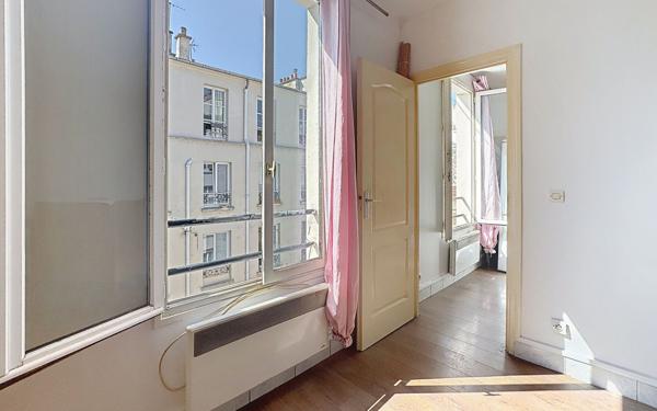 Appartement à vendre    2 pièces • 33 m2 Paris 10