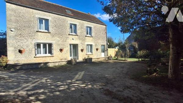 Maison à Vendre à Occagnes (61200) disposant d'une surface habitable d'environ 147,33 m² . Elle...