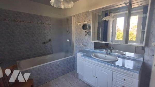 Maison à Vendre à Occagnes (61200) disposant d'une surface habitable d'environ 147,33 m² . Elle...