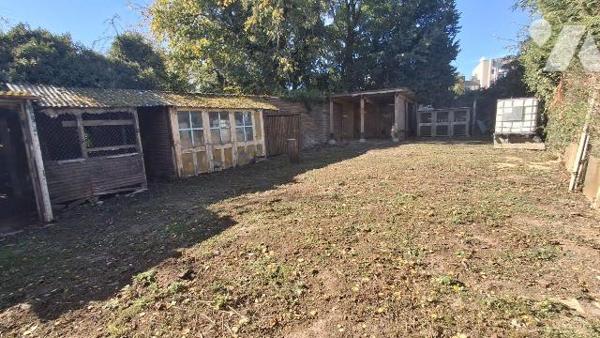 Maison à Vendre à Occagnes (61200) disposant d'une surface habitable d'environ 147,33 m² . Elle...