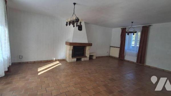 Maison à Vendre à Occagnes (61200) disposant d'une surface habitable d'environ 147,33 m² . Elle...