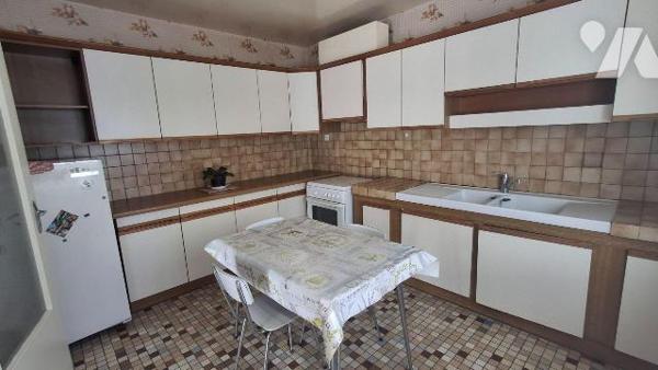 Maison à Vendre à Occagnes (61200) disposant d'une surface habitable d'environ 147,33 m² . Elle...