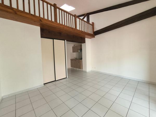 NARBONNE - Appartement T1 BIS à louer avec balcon