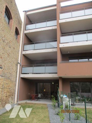 Dans immeuble neuf, au rez-de-chaussée :  APPARTEMENT comprenant entrée-couloir, buanderie-chau...