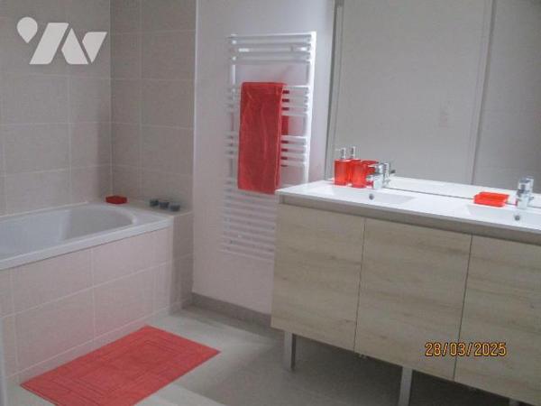 Dans immeuble neuf, au rez-de-chaussée :  APPARTEMENT comprenant entrée-couloir, buanderie-chau...