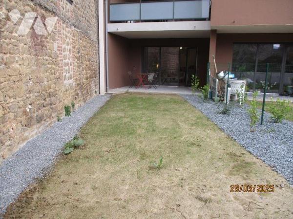 Dans immeuble neuf, au rez-de-chaussée :  APPARTEMENT comprenant entrée-couloir, buanderie-chau...