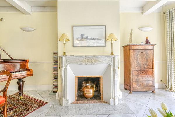 En Vente à Nantes - Jardin Des Plantes Maison 1900 De Caractère Au Calme Avec Garage.