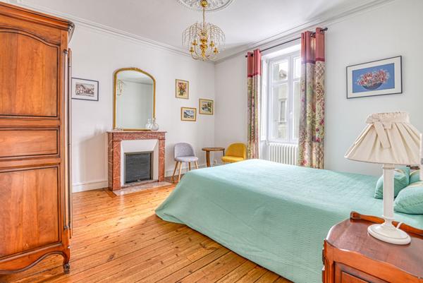 En Vente à Nantes - Jardin Des Plantes Maison 1900 De Caractère Au Calme Avec Garage.