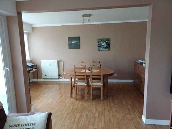 Appartement 94 m² lumineux avec balcons, cave et box, 3 chambres, 3ème étage à Saumur