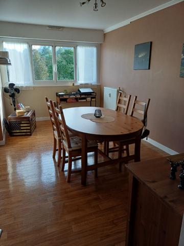 Appartement 94 m² lumineux avec balcons, cave et box, 3 chambres, 3ème étage à Saumur