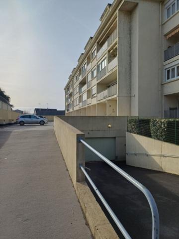 Appartement 94 m² lumineux avec balcons, cave et box, 3 chambres, 3ème étage à Saumur