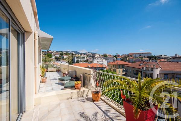 Appartement F4 à vendre  4 pièces - 111,42 m 2   NICE  - 06