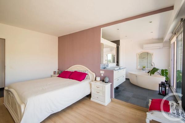 Appartement F4 à vendre  4 pièces - 111,42 m 2   NICE  - 06