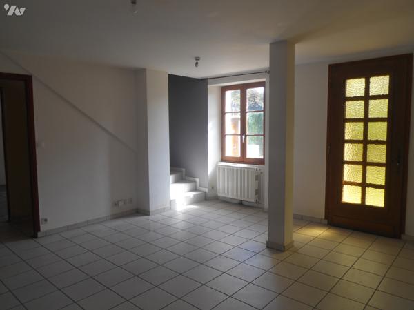 Petite maison au centre du village d'AUREILHAN