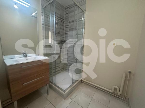 Location 2 Pieces 47 49100 Angers 23 0480 02 0043