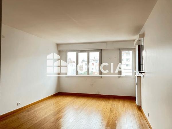 Location Appartement 2 pièces 53.02 m² - 51 RUE ORFILA Paris 75020