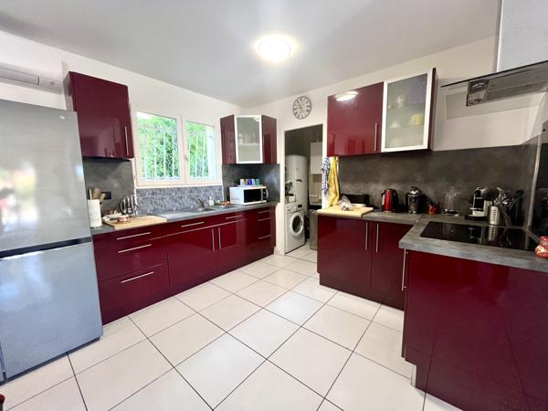 Saint-Médard-en-Jalles (33160) Maison T4 de Plain-Pied avec Jardin et Piscine