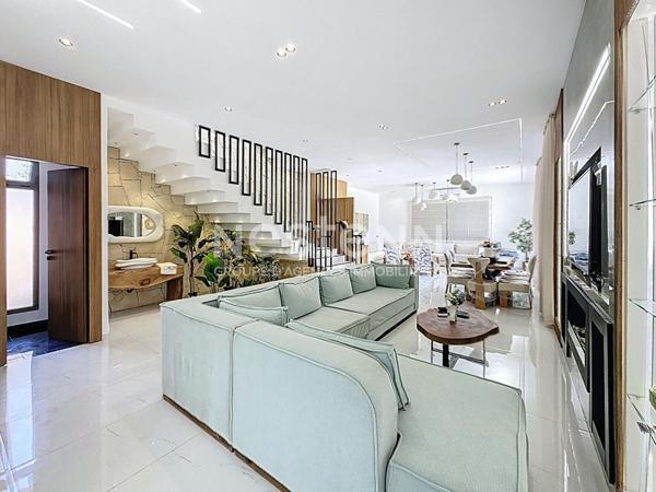 Villa d'architecte moderne de 4 suites route de l'Ourika sur terrain de 1000m2