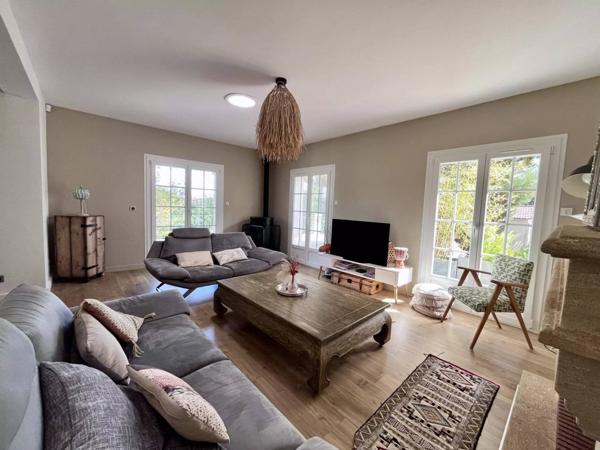 NÎMES - ROUTE DE SAUVE - AU CALME - 5 CHAMBRES - AUCUN TRAVAUX - PISCINE - GARAGE DOUBLE -