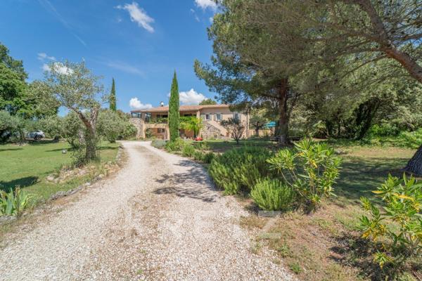 A proximité de l'Isle sur la Sorgue - Grande maison familiale - Vue dégagée - Piscine