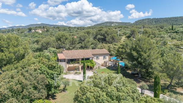 A proximité de l'Isle sur la Sorgue - Grande maison familiale - Vue dégagée - Piscine