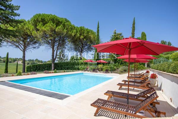 Le Domaine du Paon, avec trois cottages et des vues sur la vallée incomparables