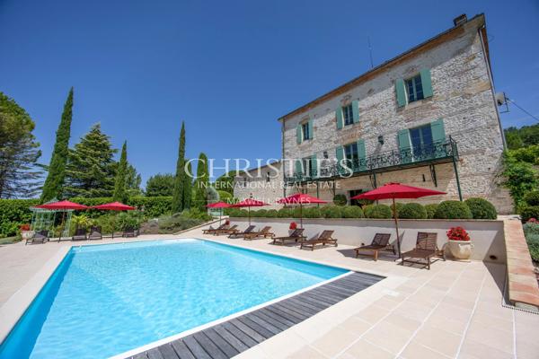 Le Domaine du Paon, avec trois cottages et des vues sur la vallée incomparables