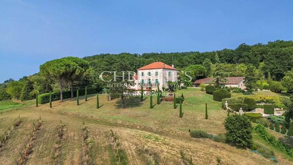 Le Domaine du Paon, avec trois cottages et des vues sur la vallée incomparables