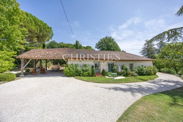 Le Domaine du Paon, avec trois cottages et des vues sur la vallée incomparables