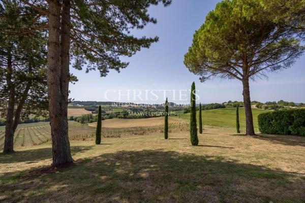 Le Domaine du Paon, avec trois cottages et des vues sur la vallée incomparables