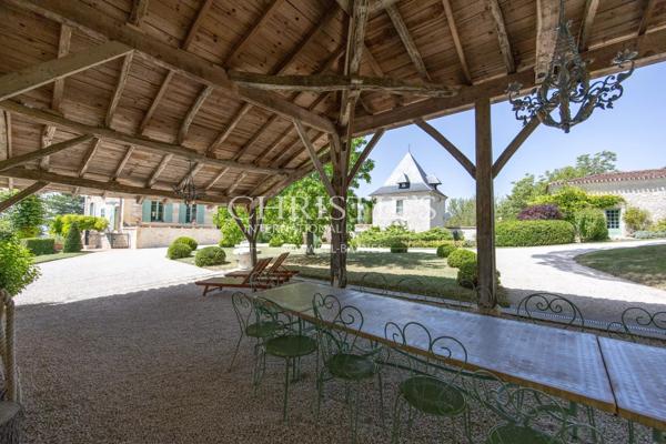 Le Domaine du Paon, avec trois cottages et des vues sur la vallée incomparables