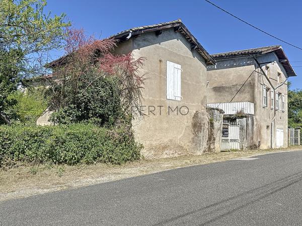 Tournus (71700) Ensemble immobilier de caractère composé de deux maisons, avec un fort potentiel de rénovation, au calme