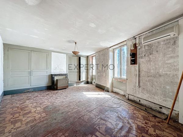 Tournus (71700) Ensemble immobilier de caractère composé de deux maisons, avec un fort potentiel de rénovation, au calme