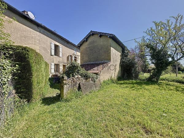 Tournus (71700) Ensemble immobilier de caractère composé de deux maisons, avec un fort potentiel de rénovation, au calme