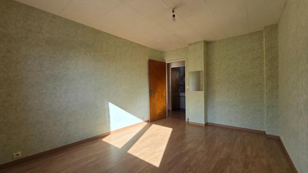 Maison 8 pièces avec garage et jardin