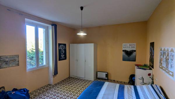 Mas authentique en coeur de village avec terrain constructible de 3000 m²