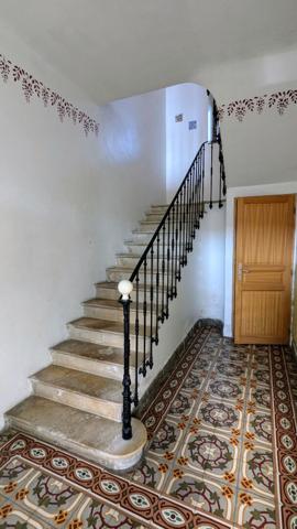 Mas authentique en coeur de village avec terrain constructible de 3000 m²