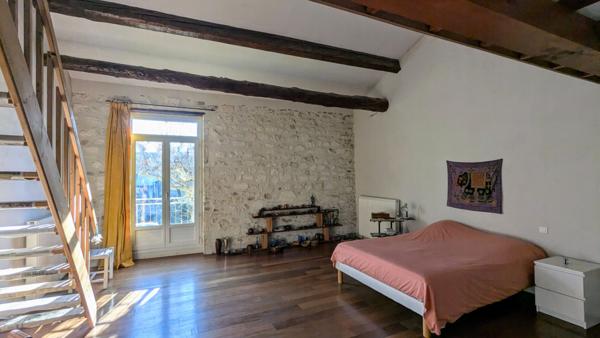 Mas authentique en coeur de village avec terrain constructible de 3000 m²