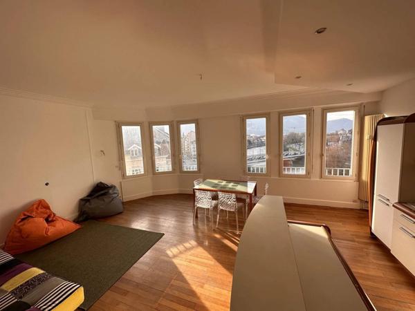 Charme et élégance au rendez-vous pour ce bel appartement familial !