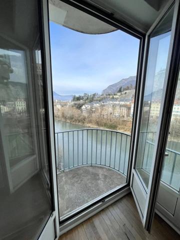 Charme et élégance au rendez-vous pour ce bel appartement familial !