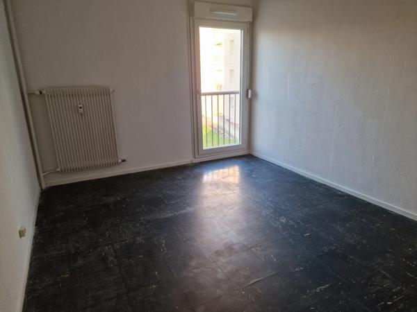 Dpt Vosges (88), à vendre à VITTEL Bel APPARTEMENT T3 avec BALCON et 2 CAVES