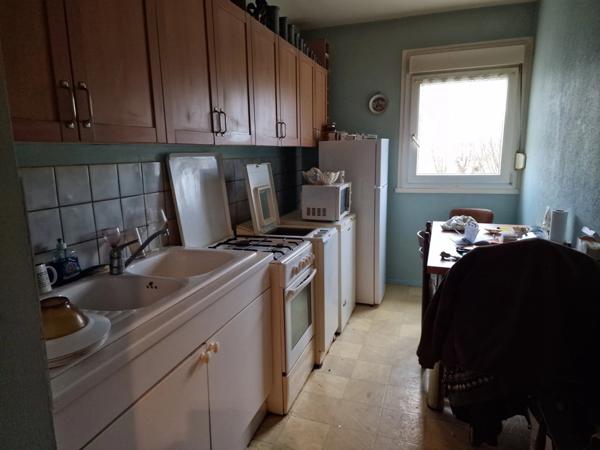 Dpt Vosges (88), à vendre à VITTEL Bel APPARTEMENT T3 avec BALCON et 2 CAVES