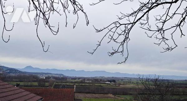 MOISSAT-HAUT - Vue sur Chaîne des Puys

L'Office Notarial vous propose à la vente un terrain ...