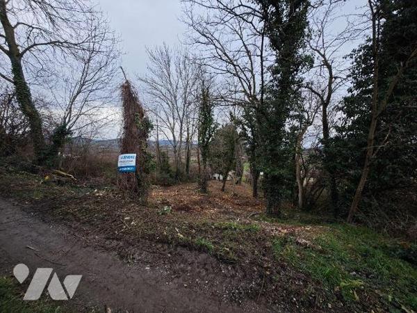 MOISSAT-HAUT - Vue sur Chaîne des Puys

L'Office Notarial vous propose à la vente un terrain ...