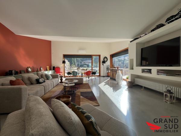 Maison Bourgeoise de Standing - 236.85 m² - 6 Chambres