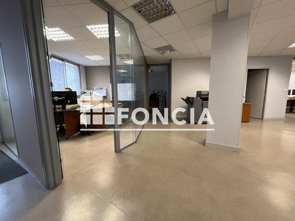 Location Local commercial 8 pièces 299.2 m² - 40 AVENUE SAINT SURIN Limoges 87000